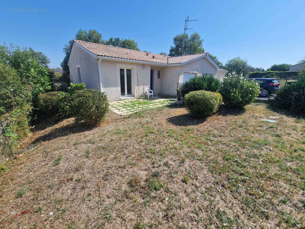 Maison à SAINT-MARTIN-LACAUSSADE