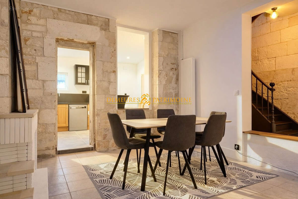 Maison à RUELLE-SUR-TOUVRE