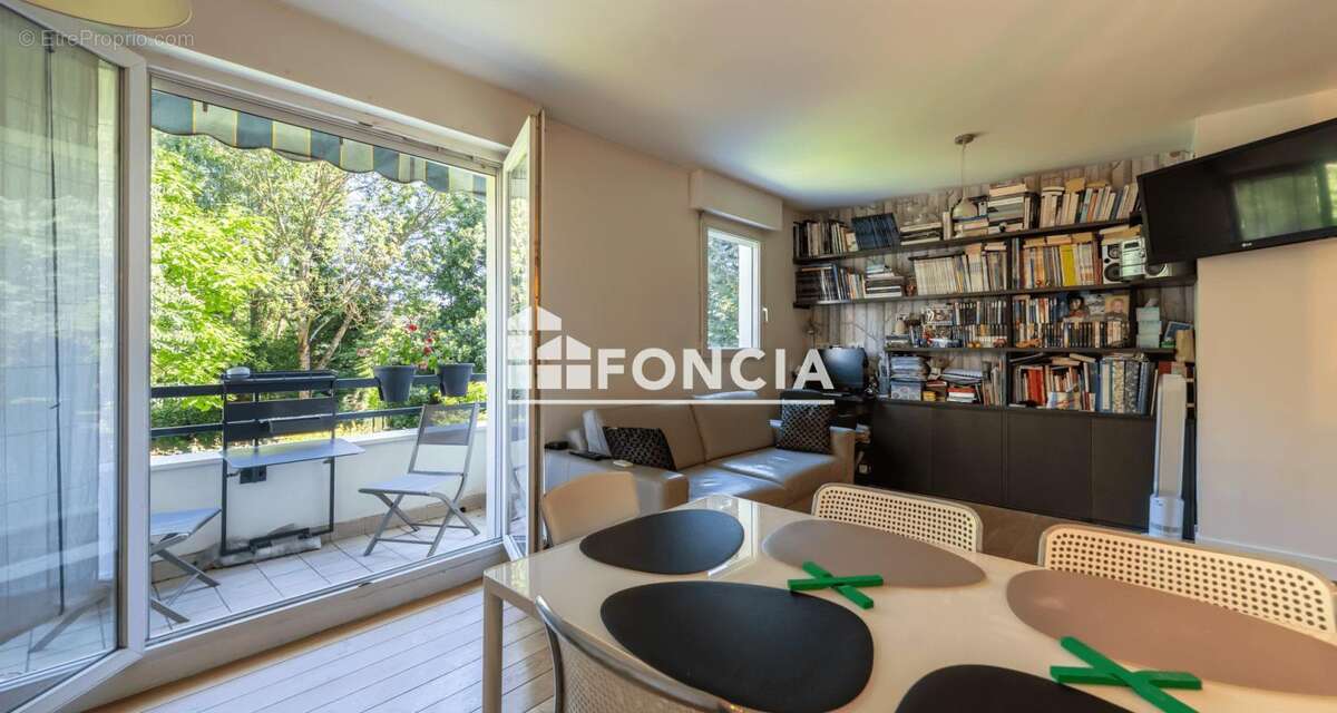 Appartement à FRESNES