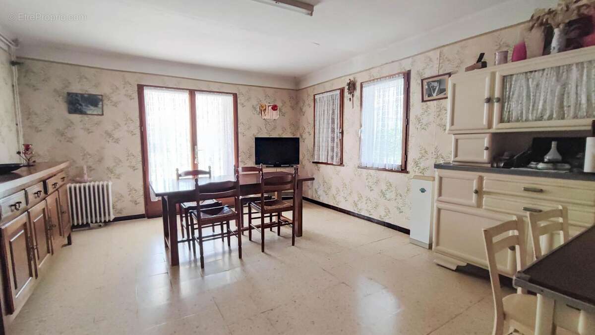 Maison à SAINT-QUENTIN-LA-POTERIE