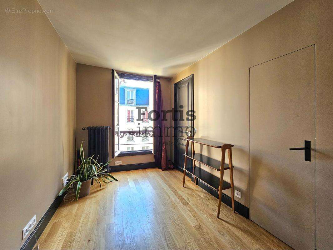 Appartement à PARIS-10E