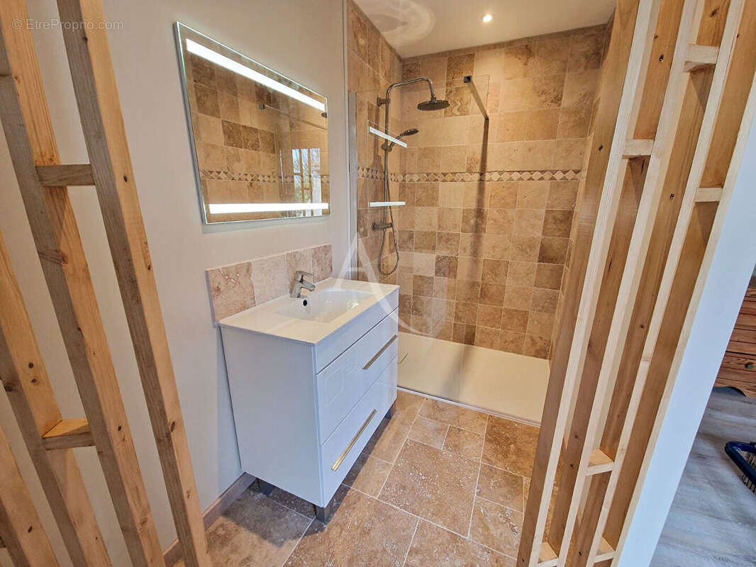 Maison à LE PUY-NOTRE-DAME