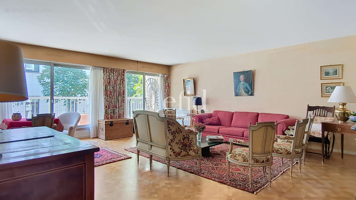 Appartement à NEUILLY-SUR-SEINE