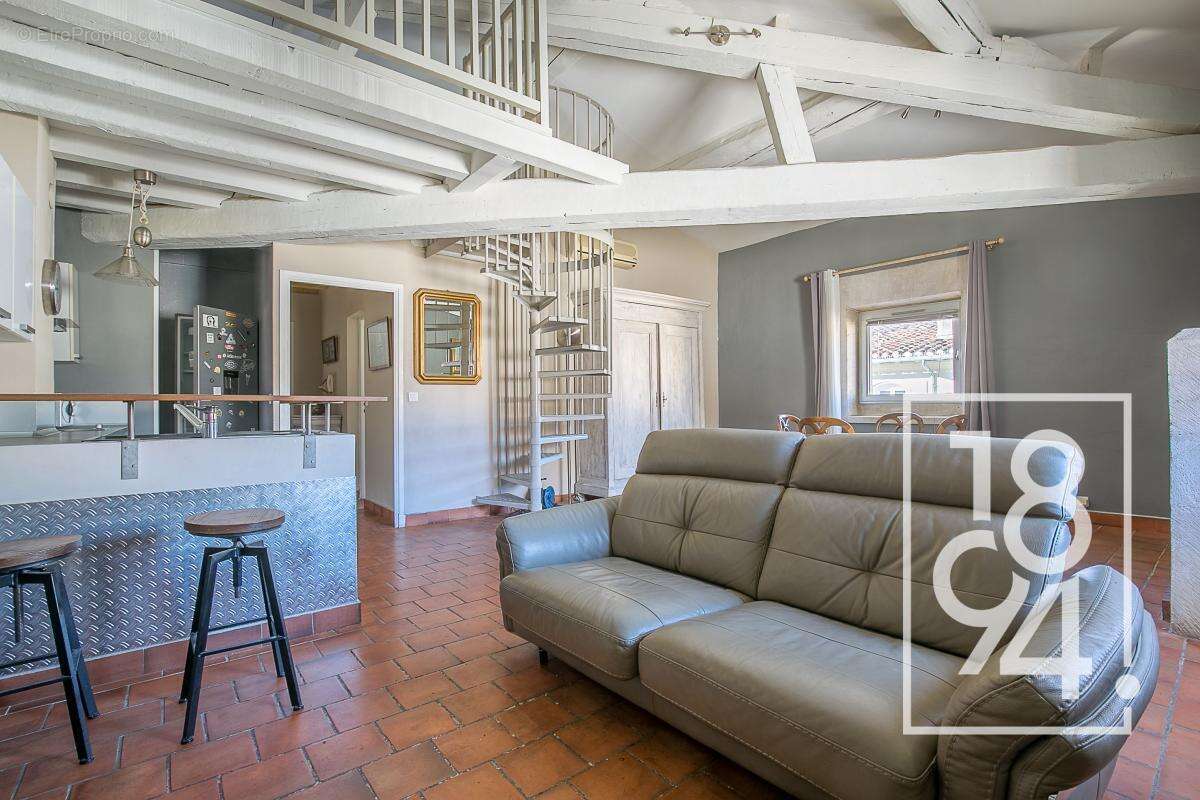 Appartement à MARSEILLE-1E