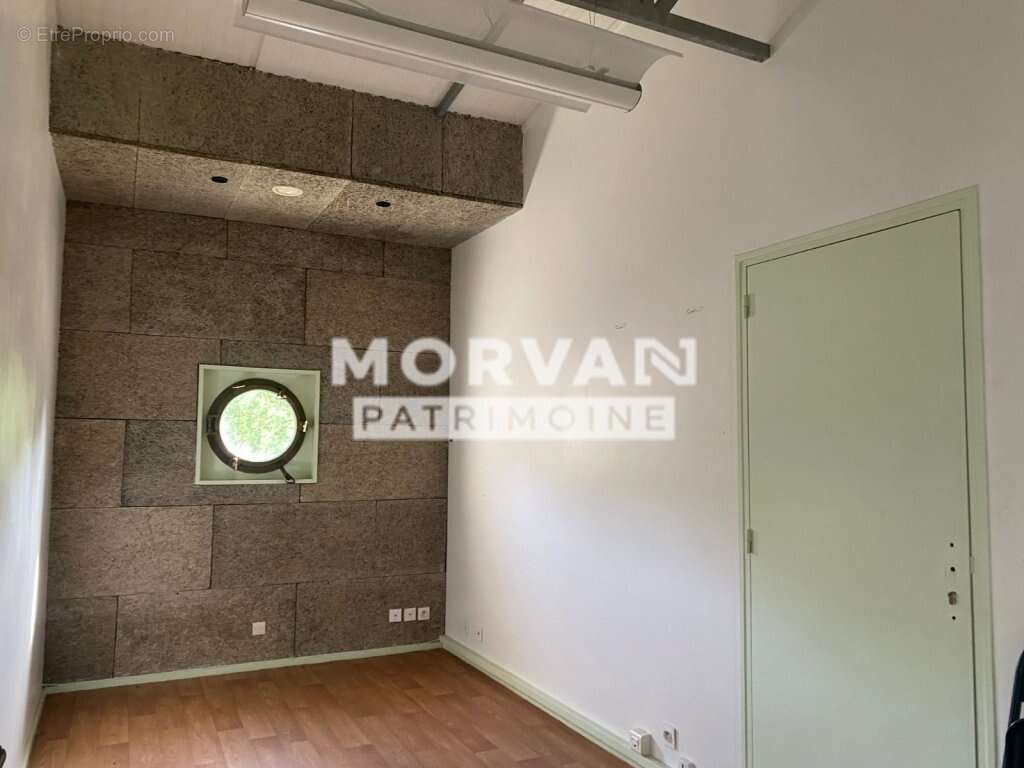 Maison du bazois - batiment sur 2 niveaux 294 m2 - parking et terrain 4017 m2 - photo 6