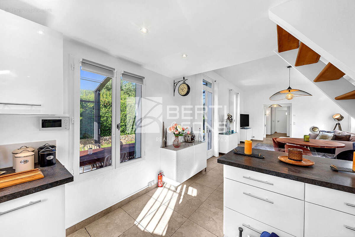 Maison à MANDELIEU-LA-NAPOULE