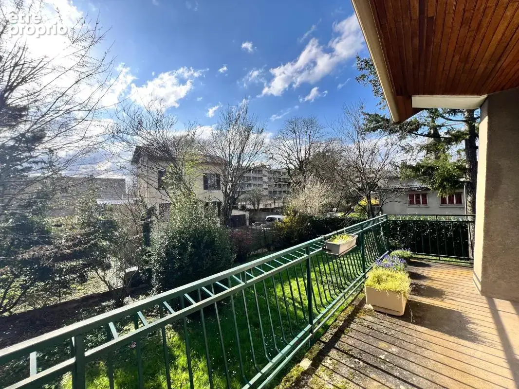 Maison familiale 9 pièces sur une parcelle de terrain de 805 m2 - photo 2