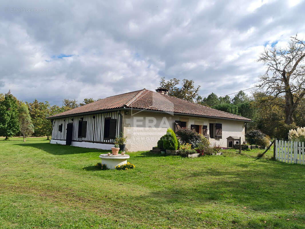 Maison à LUXEY
