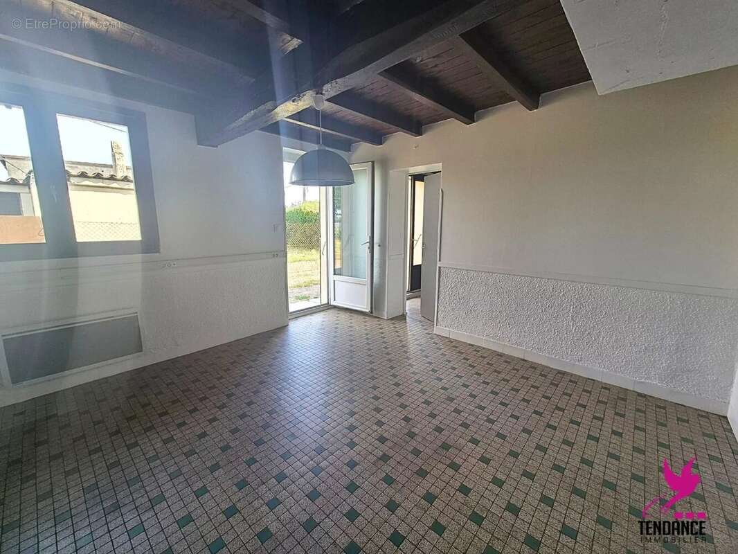 Maison à MONTAIGUT-SUR-SAVE