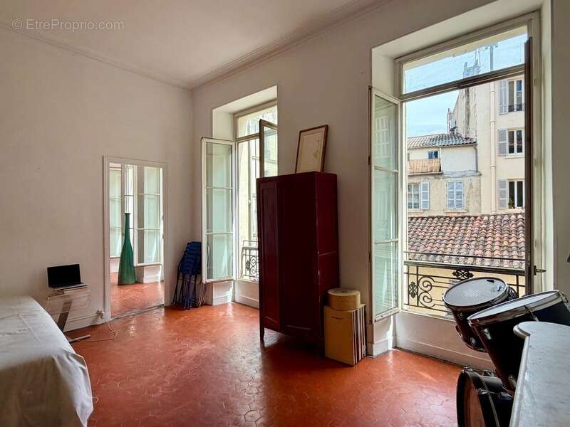 Appartement à MARSEILLE-1E