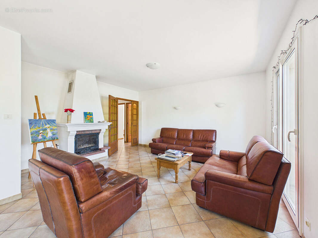 Maison à MONTELIMAR