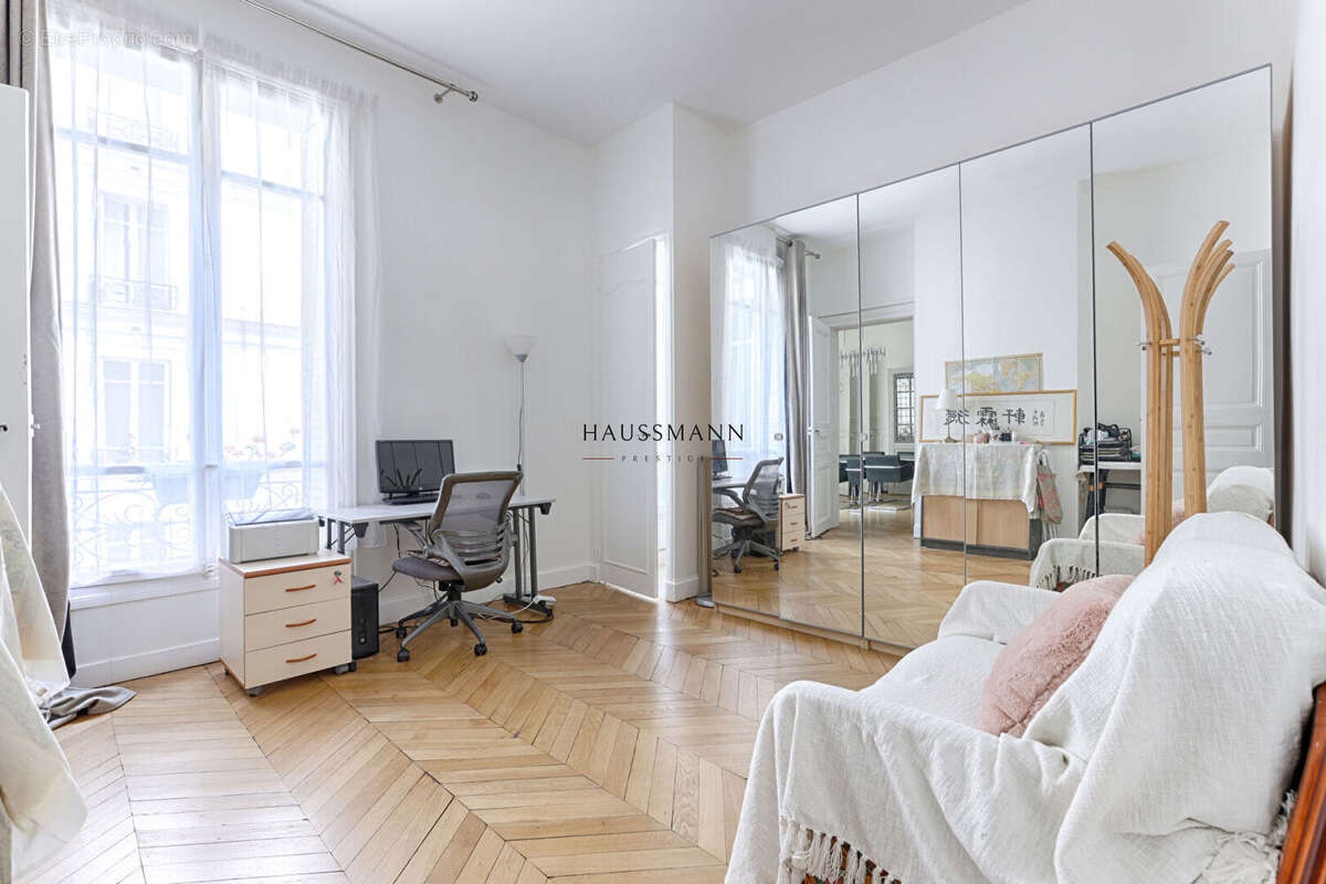 Appartement à PARIS-8E