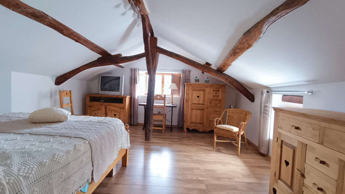 Maison à MILHAC-D'AUBEROCHE