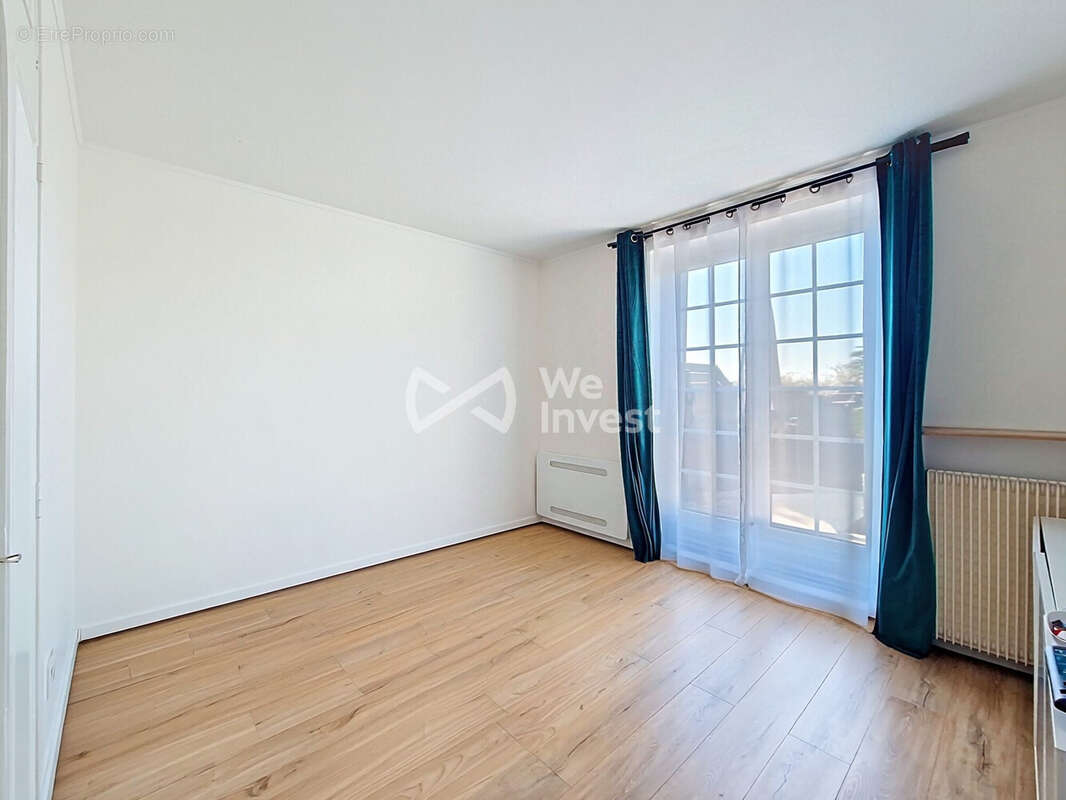 Chambre1  rdc - Maison à VILLENEUVE-LE-COMTE