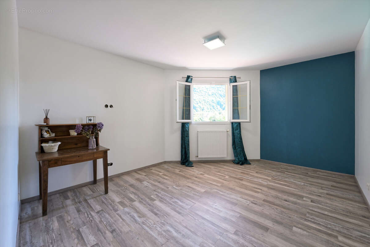 Maison à COGNIN-LES-GORGES