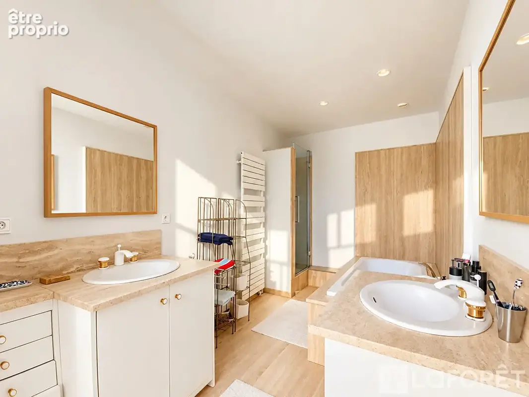 Maison de caractère  192 m²  Cour intérieure et garage 40 m² - photo 17