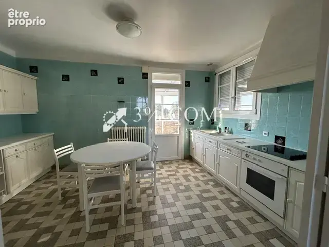Maison de 117m2 avec deux garages et dépendances sur 960m2 d - photo 3