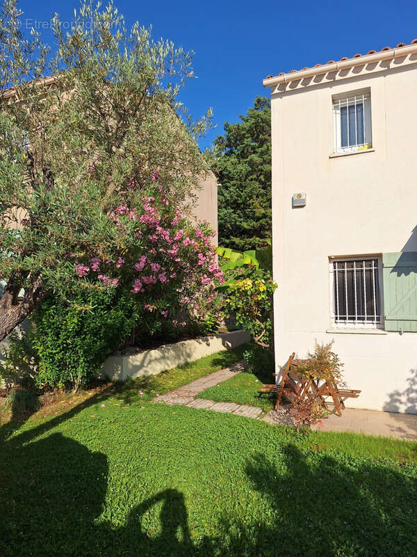 Maison à SIMIANE-COLLONGUE