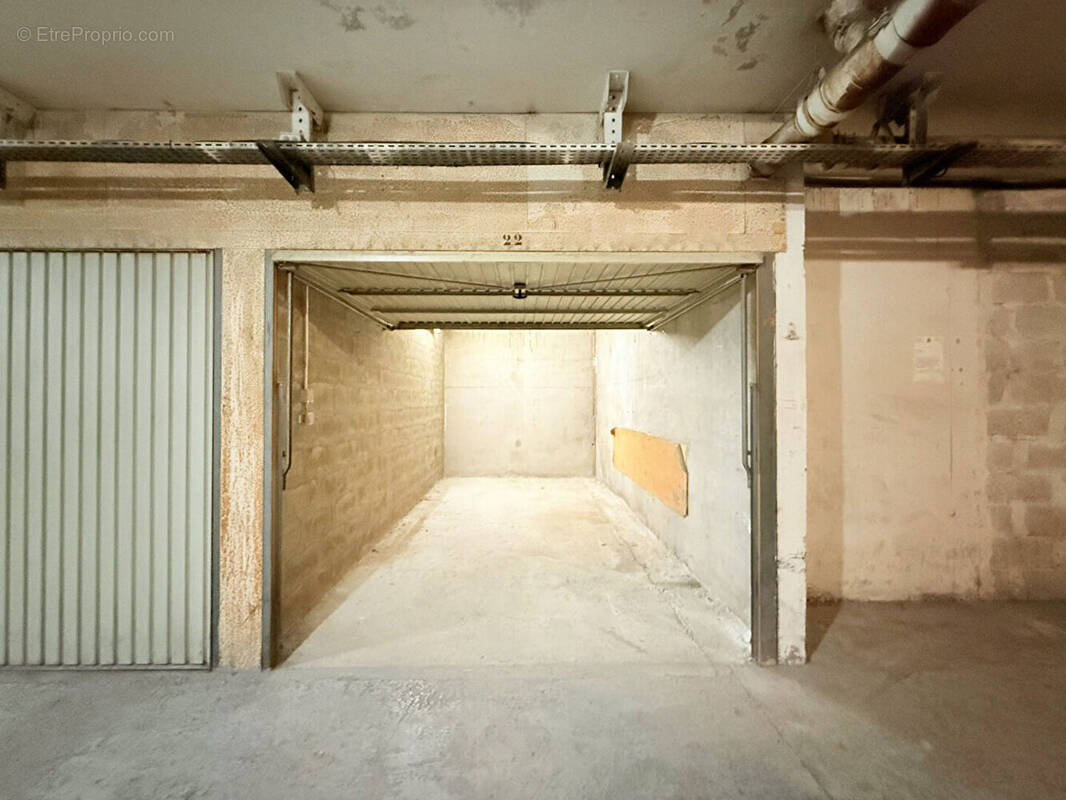 Parking à ROQUEBRUNE-CAP-MARTIN