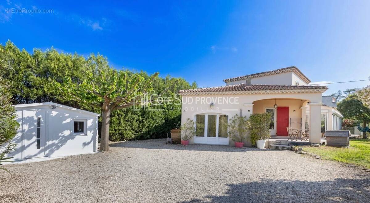 Maison à PERNES-LES-FONTAINES