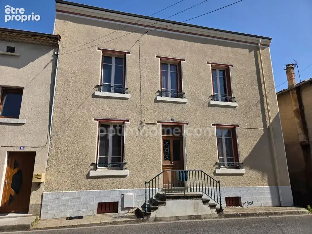 *** exclusivite *** grande maison de ville a renover avec terrain, patio et dependances *** billom 63160 - photo 18