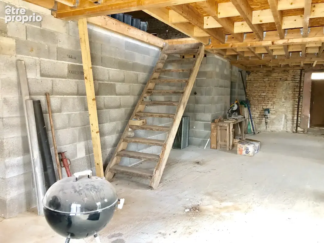 Exceptionnelle maison de campagne avec piscine et terrain de 6000 m². - photo 17