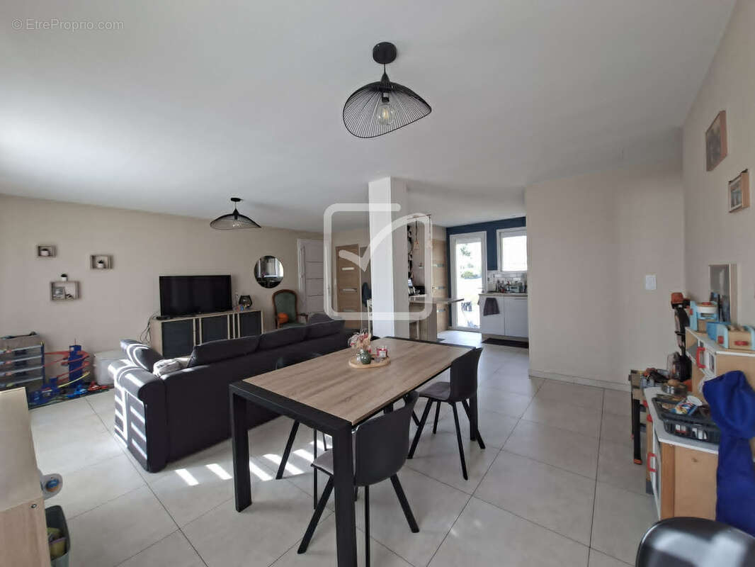 Maison rénovée sous-sol , 2 chambres terrain 741 m2 - photo 6