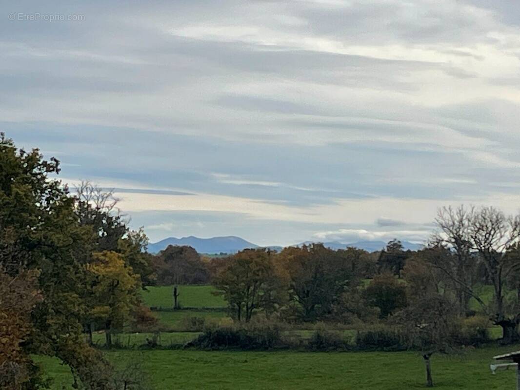 Maison à VILLOSANGES