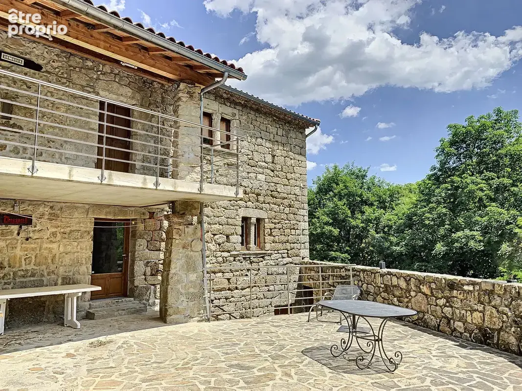 Une bastide du 16ème siècle rénovée de 260 m2 hab., aménagée en 2 logements et annexes, cour intérieure, pisci - photo 12
