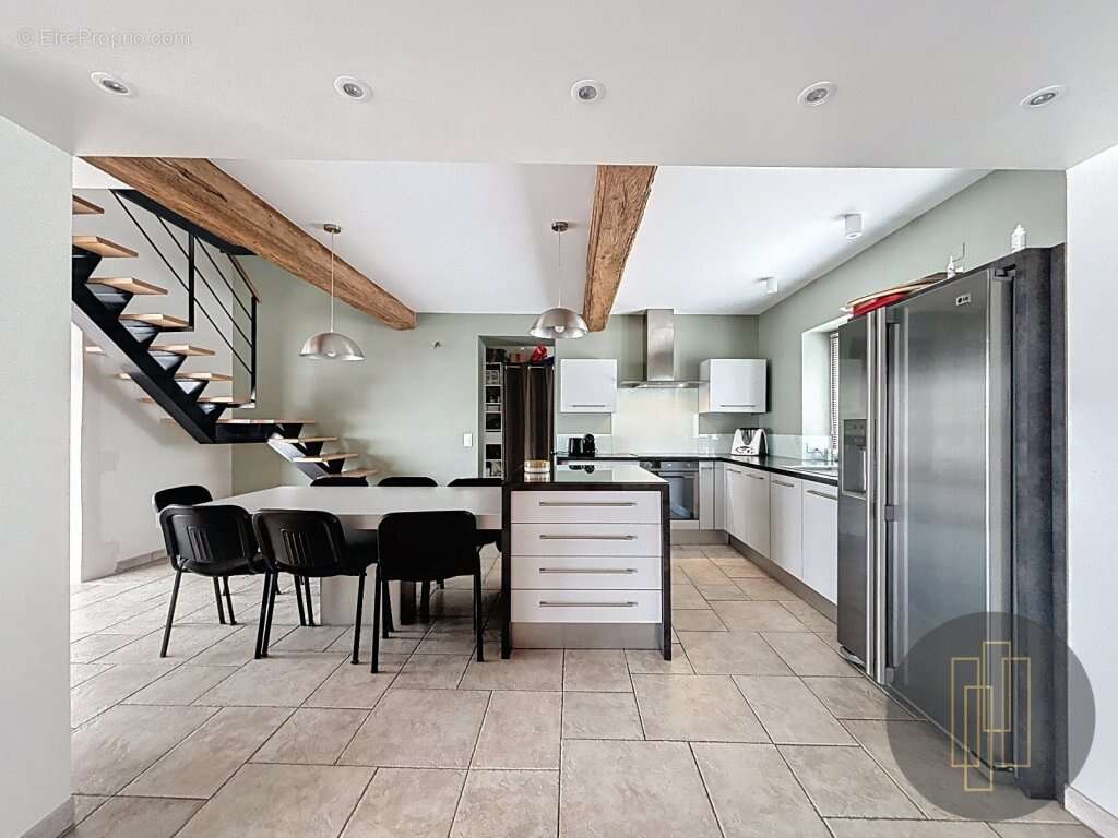 Maison à MONTMERLE-SUR-SAONE