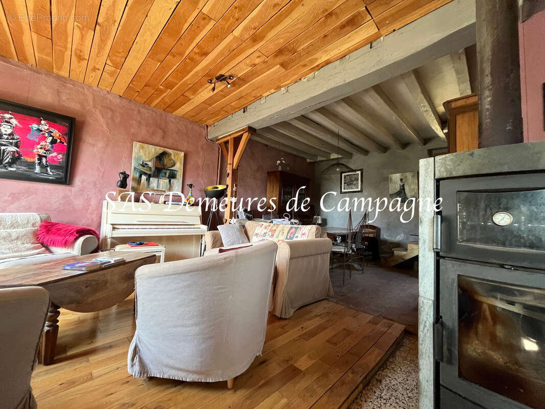 Maison à SENS-BEAUJEU