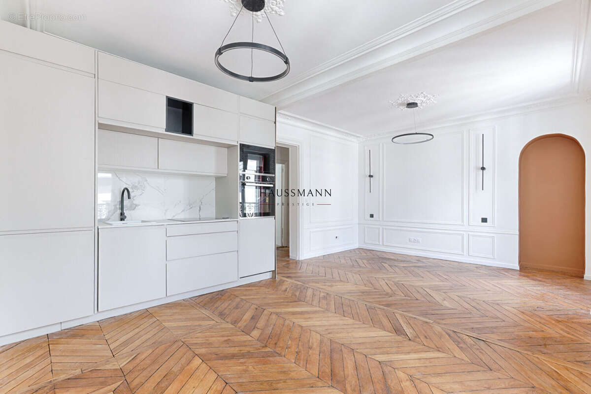 Appartement à PARIS-17E