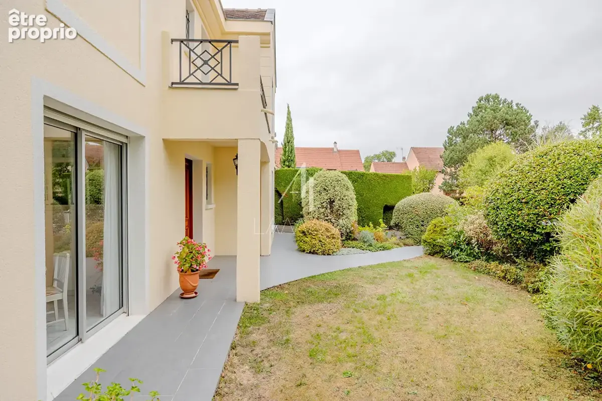 Maison familiale - 222m2 - Saint Thibault Des Vignes - photo 2