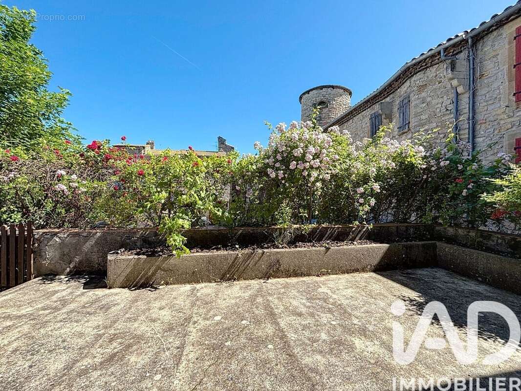 Photo 3 - Maison à SAINT-GEORGES-DE-LUZENCON