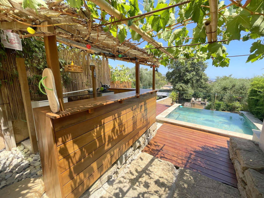 Villa contemporaine de plain pied de 130 m2 avec 3 chambres piscine garage 1000m2 de terrain - photo 2
