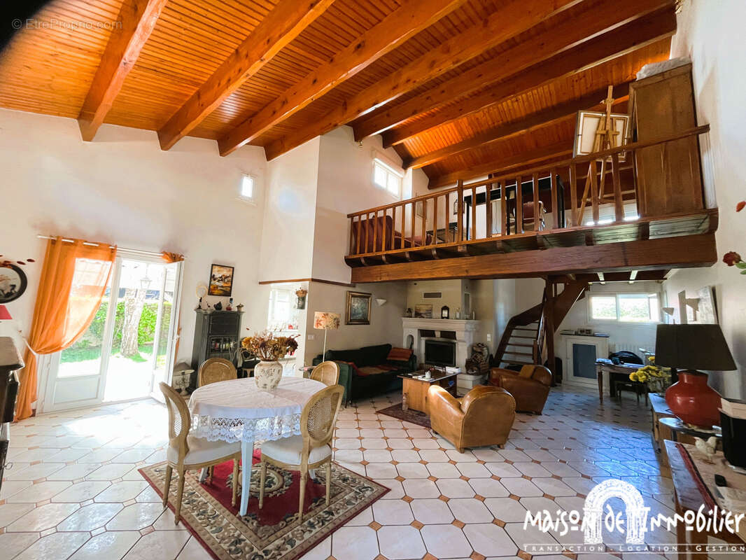 Maison à MESCHERS-SUR-GIRONDE