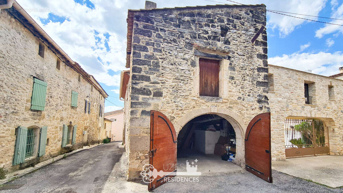 Maison à SANILHAC-SAGRIES