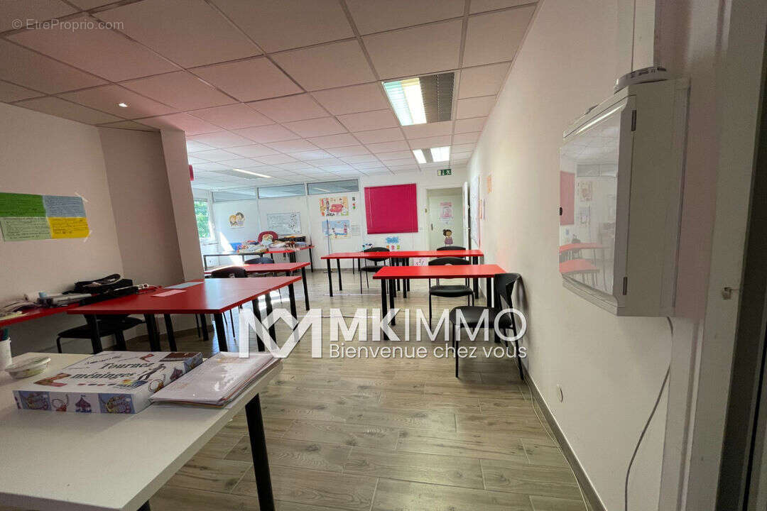 Commerce à VALBONNE