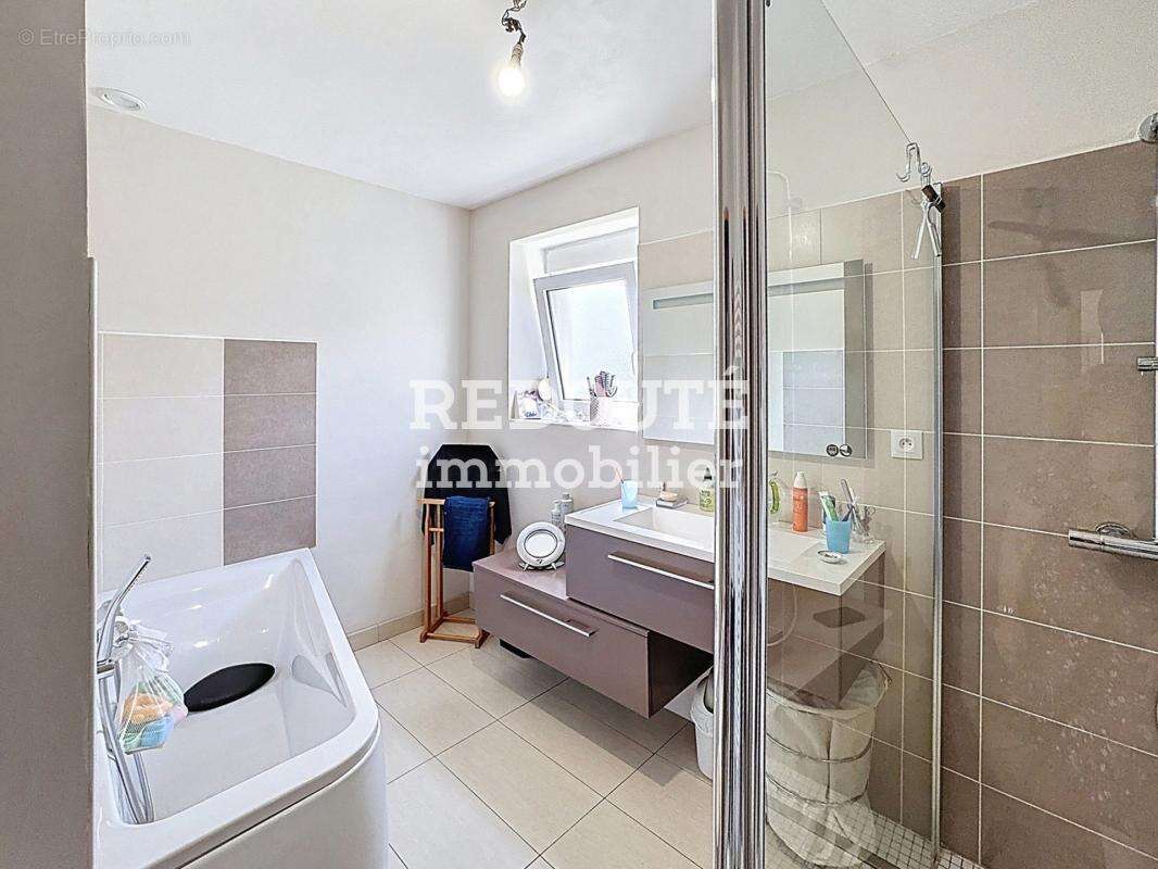 Maison à LA NEUVILLE-AUX-LARRIS