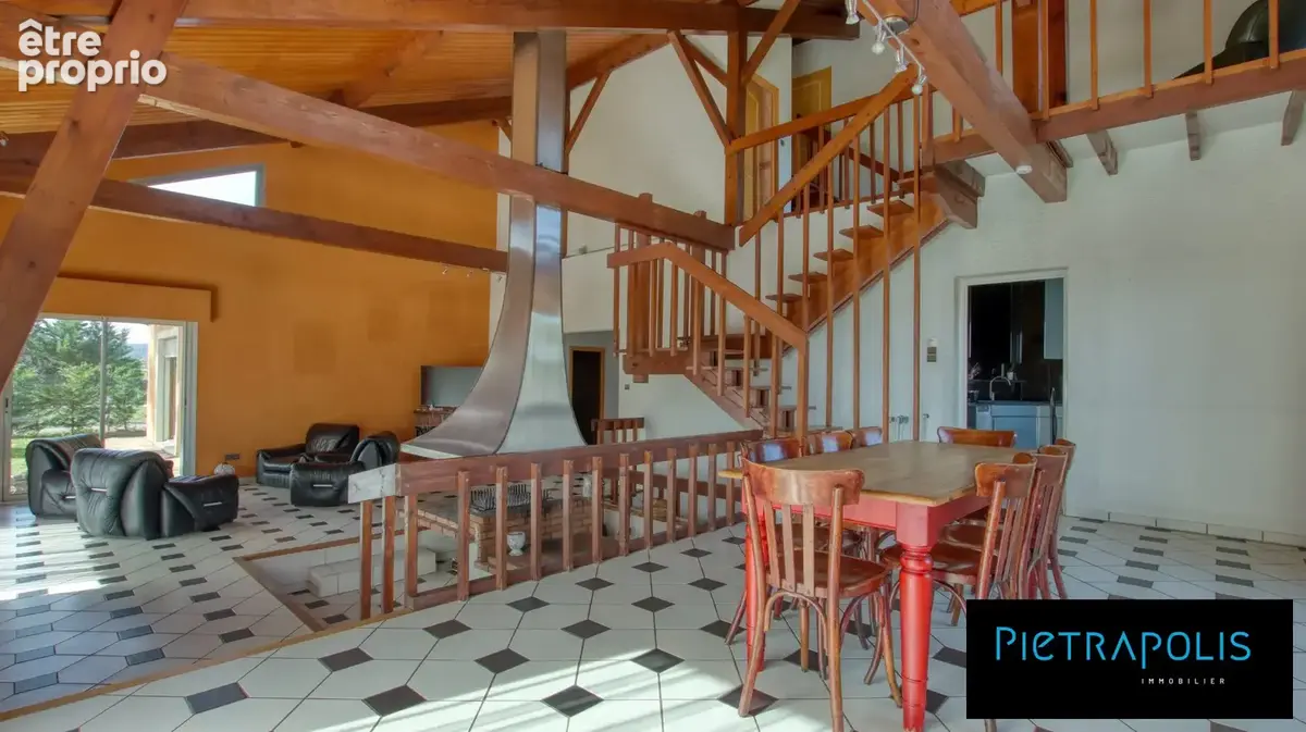Maison 270 m² à Thil  - photo 4