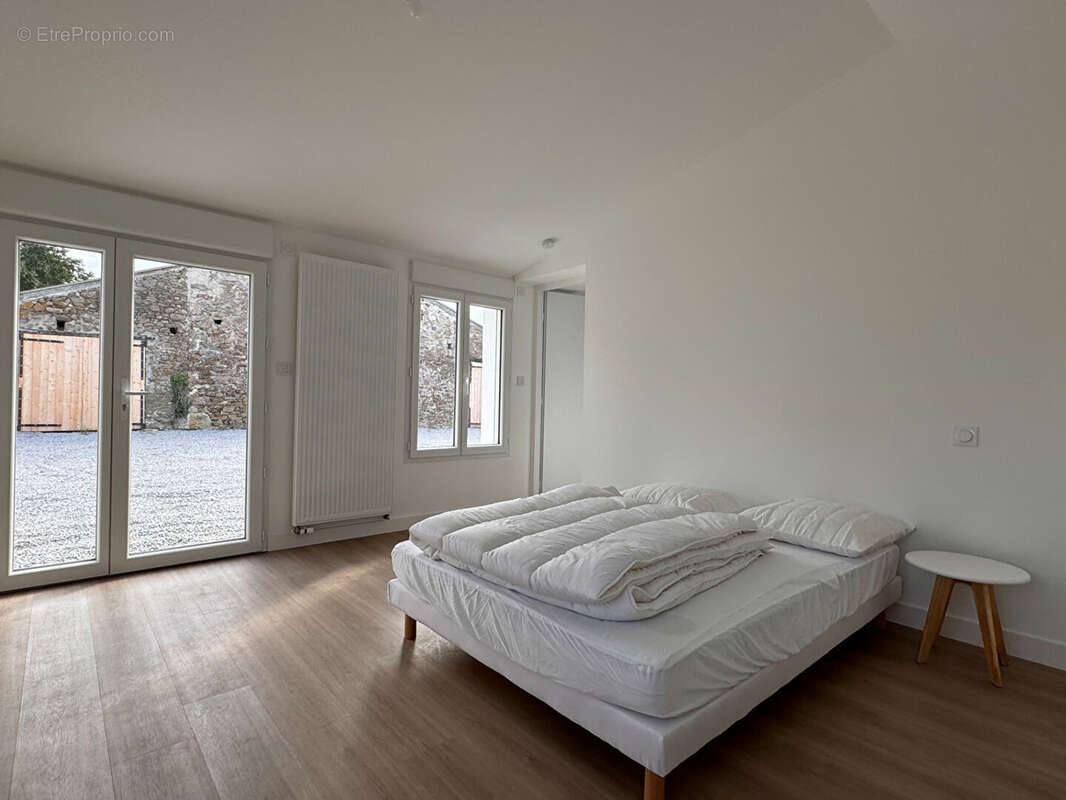 AIZENAY, maison en pierres 4 chbres entièrement rénovée + GRANGE - photo 8