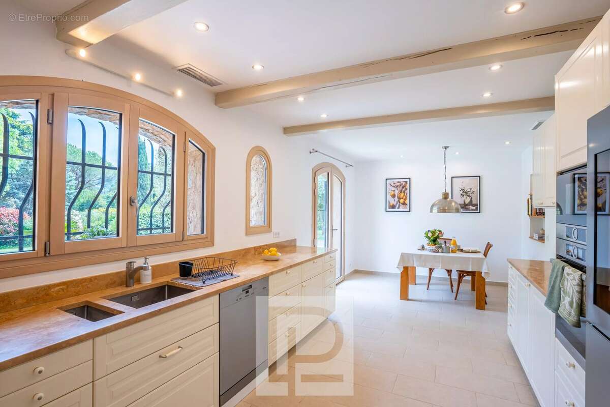 Maison à MOUGINS
