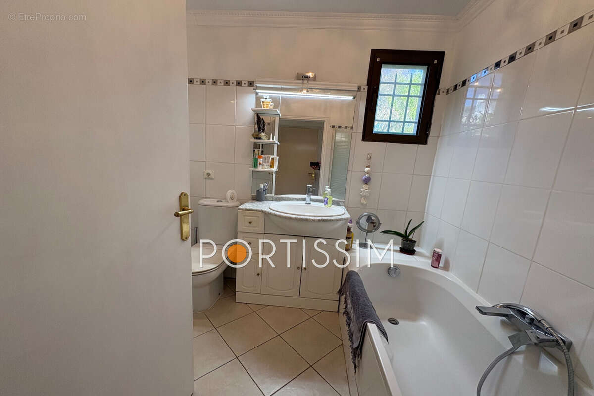 Appartement à VILLENEUVE-LOUBET