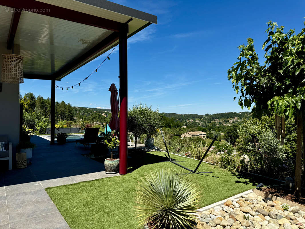 Atypique Plain-pied Contemporain avec Terrasses, Piscine et Vue… - photo 29