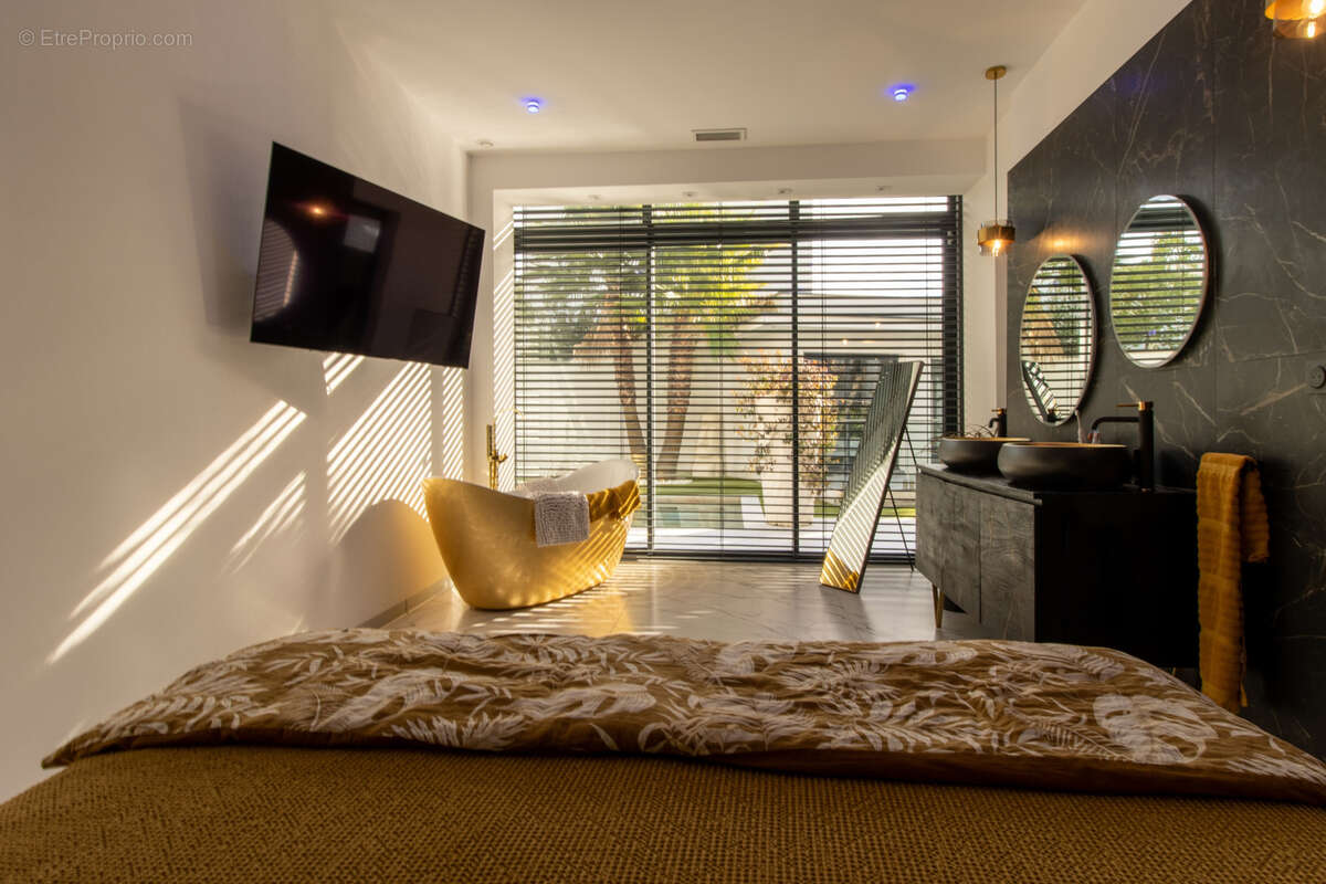 Villa prestigieuse T6 standing, piscine, garage, 100m de la mèr, Cap d'Agde, Golf - AGDE - photo 17