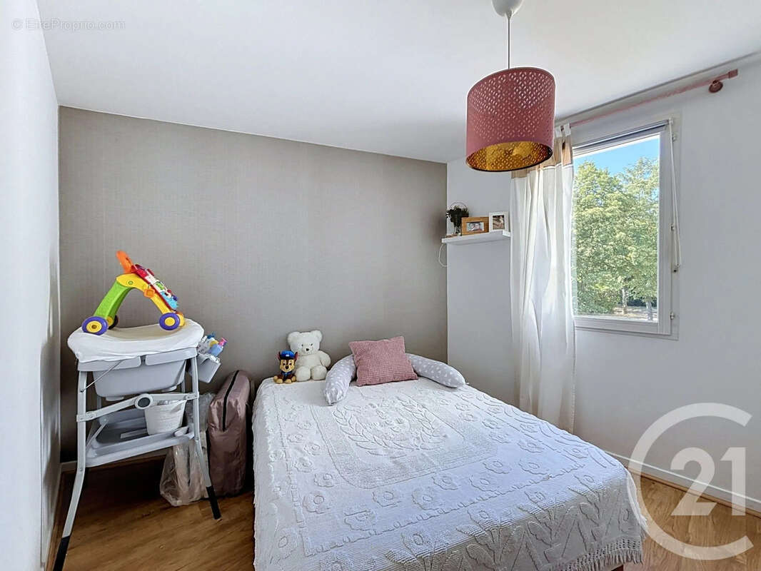 Appartement 79 m² à Combs-La-Ville  - photo 7