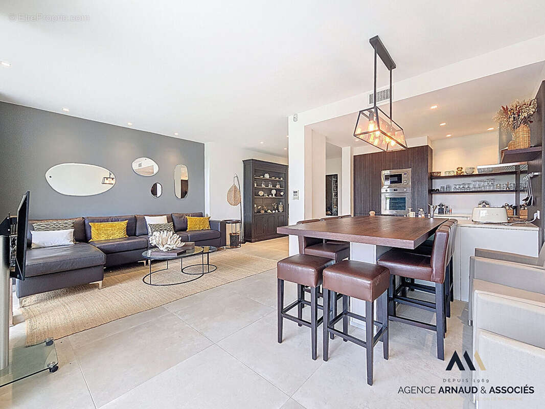 Appartement à SAINT-CYR-SUR-MER
