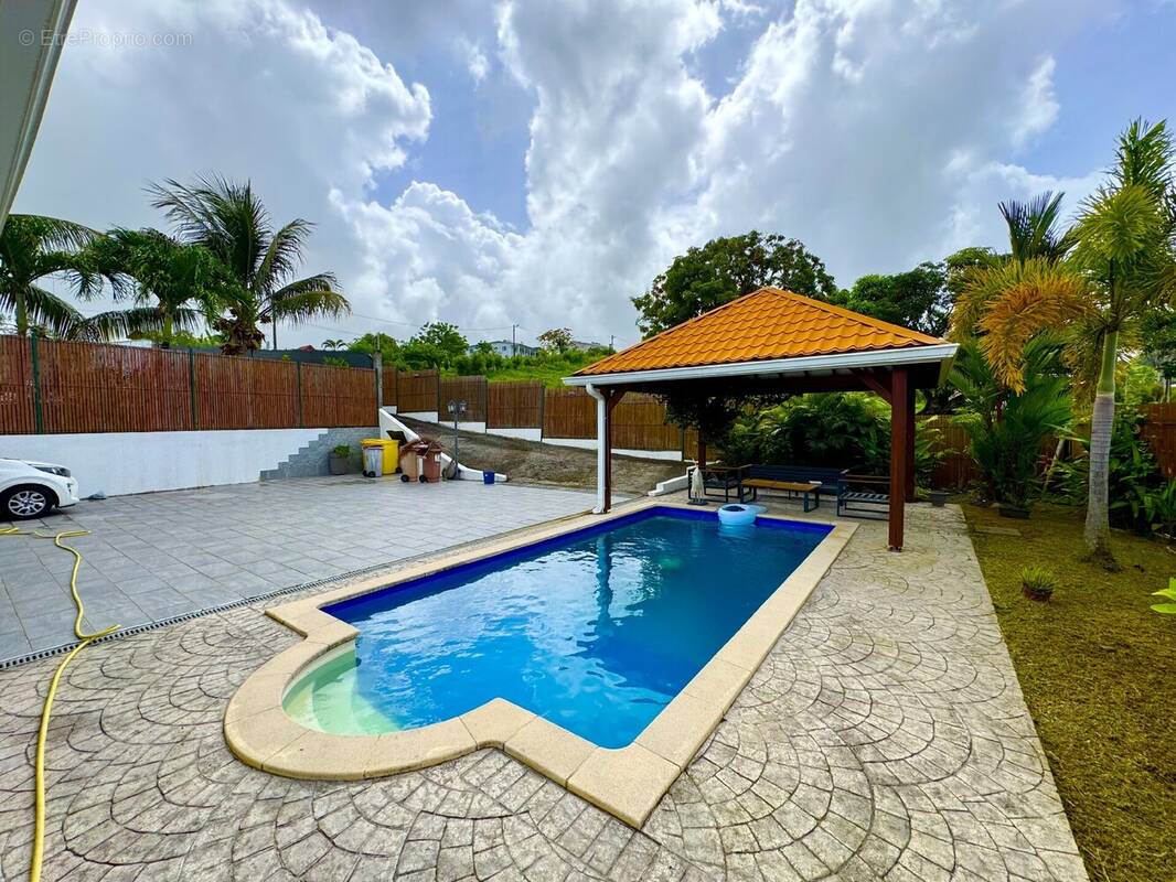 Maison à RIVIERE-SALEE