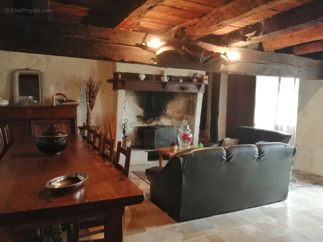 Maison à LUSIGNAC