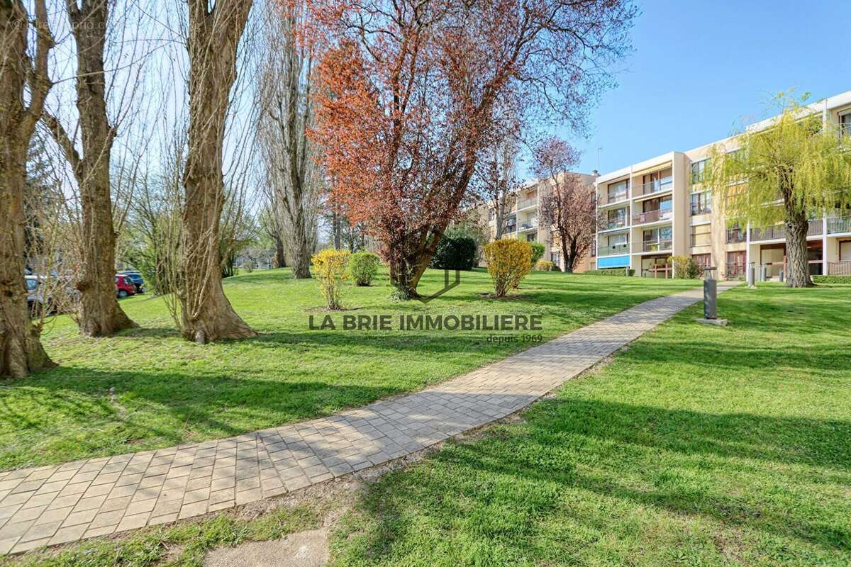 Appartement 80 m² à Villecresnes  - photo 2